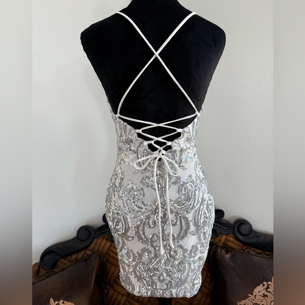 Windsor Born To Shine Silver Glam Sequin Mini Dress Size Medium - Picture 6 of 10